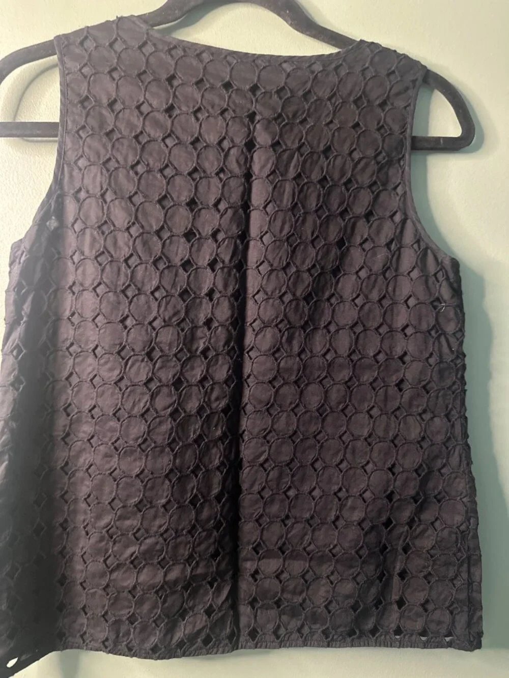 Talbots Size 8P Sleeveless Cotton Blouse Embroidered Collar Zip Back Top - Picture 6 of 6